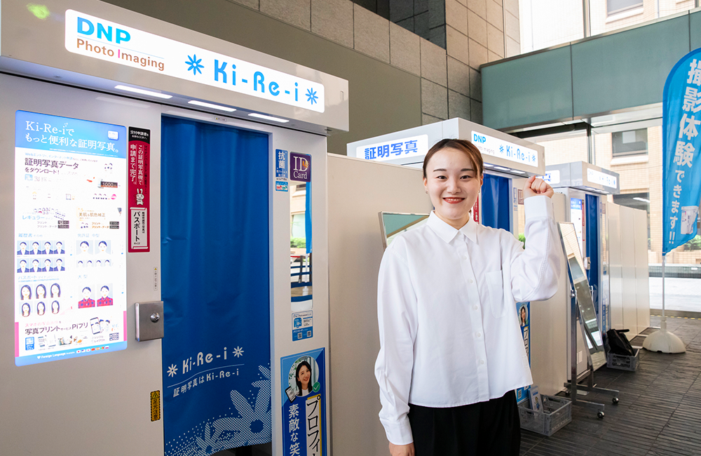 Ki-Re-i�̑O�ŃK�b�c�|�[�Y��������Ј�S